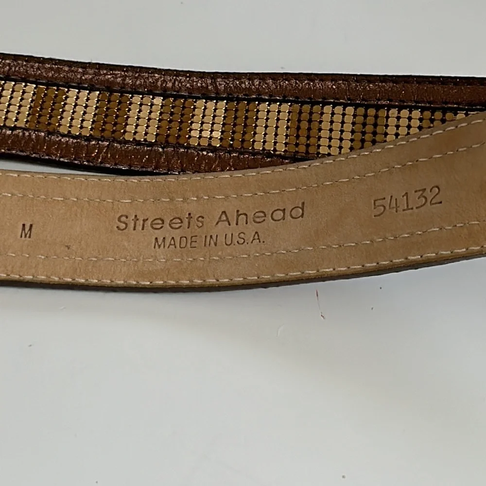 STREETS  AHEAD  BELT MADE IN U.S.A.   54132  LIKE NEW. SIZE. M